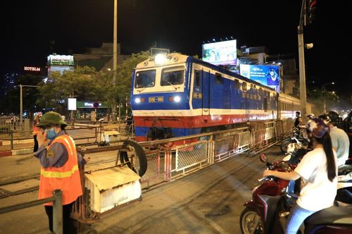Những đối tượng nào được giảm giá vé tàu dịp cao điểm hè? Ảnh: TTXVN