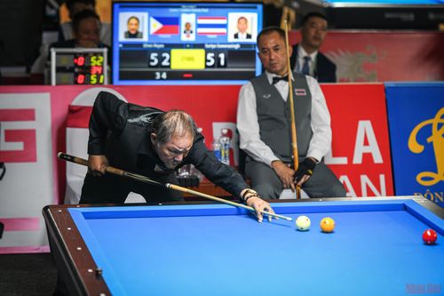 Efren Reyes chính thức vượt lên dẫn trước đối thủ với tỷ số 52-51. Cũng từ đây, tay cơ lão luyện tới từ Philippines càng lúc càng thể hiện được đẳng cấp cũng như sự già dơ của mình. 