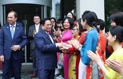 Thủ tướng gặp gỡ cộng đồng người Việt Nam tại Mỹ. Ảnh: TTXVN.