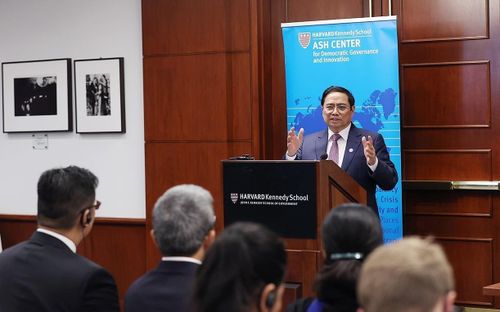 Thủ tướng phát biểu tại Đại học Harvard hôm 15/5. Ảnh: TTXVN.