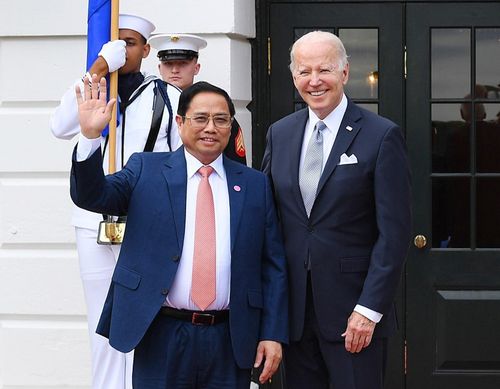 Thủ tướng đã có cơ hội gặp Tổng thống Biden trong hội nghị. Ảnh: TTXVN.