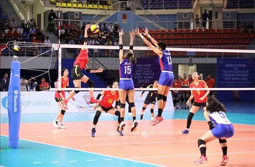 Pha bật cao đập bóng của VĐV số 11 đội bóng chuyền nữ Việt Nam. Ảnh: Anh Tuấn/TTXVN