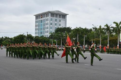 Duyệt đội ngũ tại Lễ khai mạc.