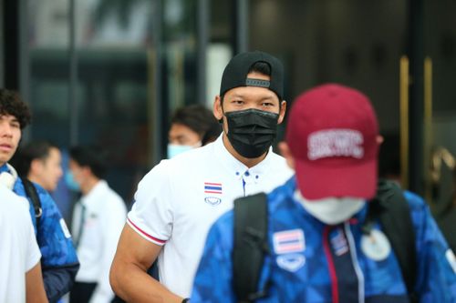  Sau quãng đường di chuyển, U23 Thái Lan nghỉ ngơi tại Hà Nội trong hôm nay. Tối 21/5, "Voi chiến" có buổi tập duy nhất tại sân Hàng Đẫy, sau đó đá chung kết. 
