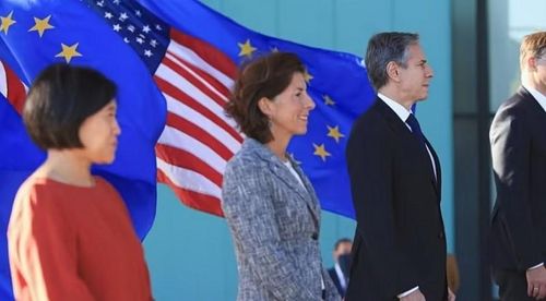 Từ trái qua phải: Đại diện Thương mại Katherine Tai, Bộ trưởng Thương mại Gina Raimondo và Ngoại trưởng Antony Blinken tháp tùng Tổng thống Mỹ Joe Biden trong chuyến thăm Nhật Bản. (Nguồn: Reuters)