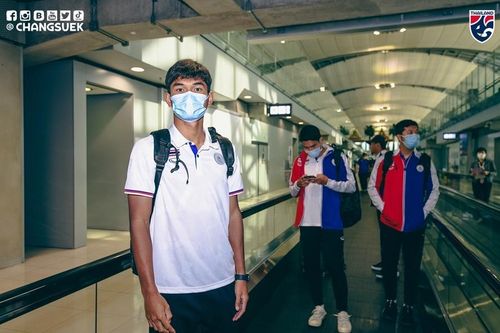 ... mà không có bất cứ người hâm mộ nào chào đón