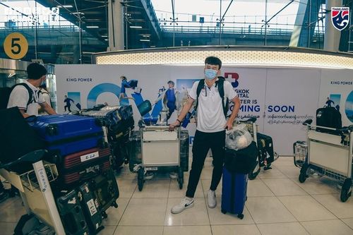 Ở VCK U23 châu Á 2022, HLV Worrawoot Srimaka sẽ trở lại dẫn dắt U23 Thái Lan thay ông Mano Polking trong khi ông Gong Oh-kyun nắm U23 Việt Nam thay HLV Park Hang-seo.