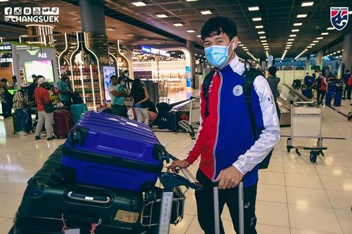 Có thể dễ dàng nhận thấy dù tấm HCB không phải thành tích tệ, nhưng hầu như không có CĐV nào ra đón HLV Polking và học trò