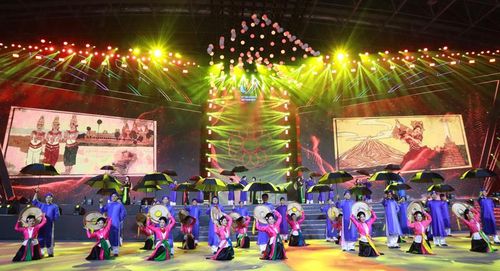 Tiết mục biểu diễn "giã bạn" đầy lưu luyến tại Lễ bế mạc SEA Games 31.
