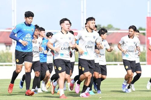 Nhiều cầu thủ châu Âu của U23 Thái Lan đang phải thích nghi thời tiết khi tập luyện tại Bangkok