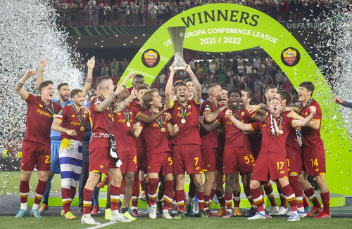 AS Roma là đội bóng đầu tiên sở hữu danh hiệu Europa Conference League. Ảnh: AS Roma Twitter