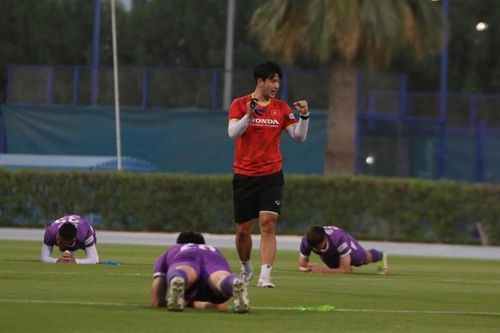 U23 Việt Nam bước vào buổi tập đầu tiên tại UAE (Ảnh: VFF)