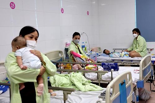 Thời tiết hiện nay khiến các loại virus gây bệnh hô hấp, tiêu chảy dễ lây lan.