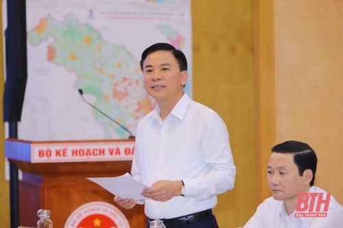 Bí thư Tỉnh ủy Thanh Hóa Đỗ Trọng Hưng phát biểu tại hội nghị.