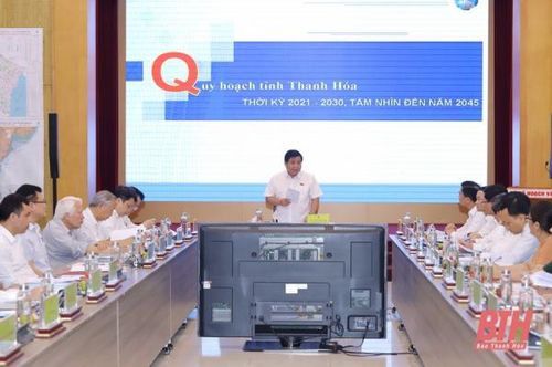 Bộ trưởng Bộ Kế hoạch và Đầu tư Nguyễn Chí Dũng, Chủ tịch Hội đồng thẩm định, phát biểu tại cuộc họp.