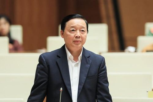 Bộ trưởng Bộ TN&MT Trần Hồng Hà phát biểu tiếp thu ý kiến và giải trình một số vấn đề - Ảnh: VGP/Nhật Bắc