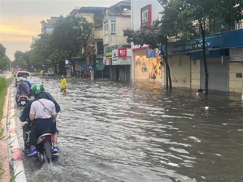 Phố Điện Biên Phủ hướng đi Hùng Vương ngập nặng sau cơn mưa chiều 29/5. Ảnh: Phạm Kiên/TTXVN