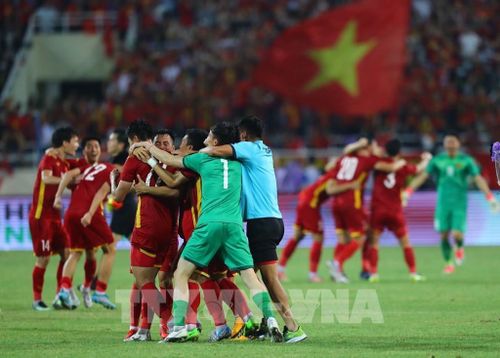 Các cầu thủ đội tuyển U23 Việt Nam ăn mừng chiến thắng sau chiến thắng 1-0 trước U23 Thái Lan trong trận chung kết tại SEA Games 31. Ảnh: TTXVN
