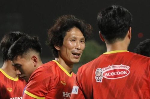 Dự đoán đội hình xuất phát đấu U23 Thái Lan của U23 Việt Nam thời HLV Gong Oh-kyun: thủ môn Văn Toản, bộ tứ hậu vệ Việt Anh, Thanh Bình, Văn Đô, Tuấn Tài, 3 tiền vệ Quang Nho, Công Đến, Hoàng Anh và 3 cầu thủ tấn công Minh Bình, Văn Tùng, Mạnh Dũng. Cùng chờ xem U23 Việt Nam sẽ thay đổi như thế nào về lối chơi so với SEA Games 31.