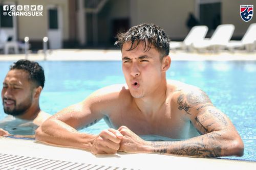  Trong khi đó, hậu vệ Nicholas Mikelson, nhân tố rất được chờ đợi, chưa thể hiện được nhiều. Anh từng là đồng đội của Erling Haaland khi chơi cho các đội trẻ Na Uy. 
