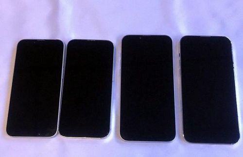 Tuy nhiên, do các mẫu mô hình không hoạt động nên không thể xác định được màn hình iPhone 14 Pro và iPhone 14 Pro Max sẽ là kiểu "đục lỗ" hình viên thuốc hay "tai thỏ".