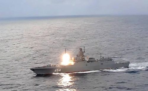 Trên thực tế, tên lửa Zircon đã cho thấy có khả năng tiêu diệt mục tiêu ở phạm vi tối đa, cùng với các cuộc thử nghiệm trước đó, vũ khí này gần như đã sẵn sàng để triển khai trong Lực lượng vũ trang Liên bang Nga.