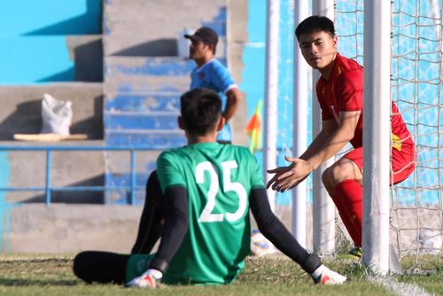  Không ai muốn bài học buồn bã đó xảy ra một lần nữa. U23 Hàn Quốc có thể sẽ đánh bại Thái Lan, việc còn lại của Việt Nam đơn giản là tìm một chiến thắng trước đội bóng xếp chót bảng Malaysia. 