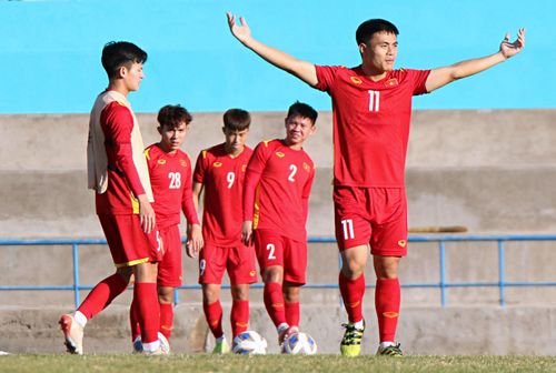  Sau thời gian ngắn làm việc cùng nhau, các cầu thủ U23 Việt Nam dần thấm nhuần tư tưởng và triết lý của ông thầy. Họ cũng có thể chủ động chơi tấn công, gạt bỏ áp lực để vui vẻ. 