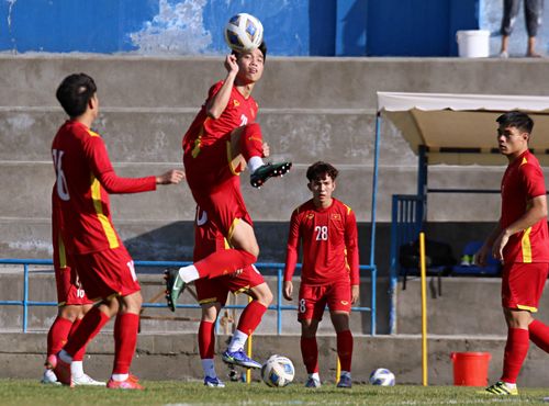  U23 Việt Nam đang có 2 điểm sau hai trận hòa. Họ đang đi lại đúng con đường mà U23 Việt Nam của ông Park Hang-seo từng trải qua hồi 2020 ở Thái Lan. Khi đó, đội thất bại ở trận cuối và bị loại tại vòng bảng. 