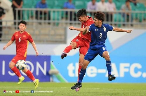 Cú bắt vô lê đẹp mắt của Văn Tùng tung lưới U23 Thái Lan (Ảnh: VFF)