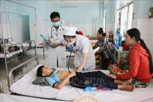 Trẻ em mắc sốt xuất huyết điều trị tại Bệnh viện Sản - Nhi tỉnh An Giang.