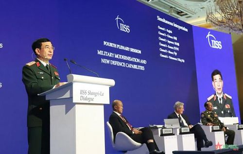 Bộ trưởng Quốc phòng Phan Văn Giang phát biểu tại Phiên toàn thể thứ 4.