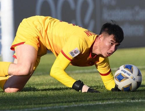  Văn Chuẩn từ dự bị trở thành số một ở U23 Việt Nam sau tai nạn của Văn Toản. Ảnh: AFC. 