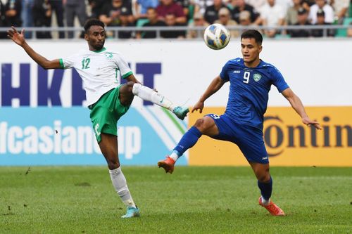  Hàng công Uzbekistan lu mờ trước các hậu vệ Saudi Arabia. Ảnh: AFC. 
