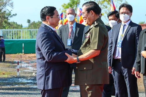  Thủ tướng Phạm Minh Chính gặp mặt Thủ tướng Hun Sen sáng 20/6. Ảnh: Đoàn Bắc/TTXVN. 