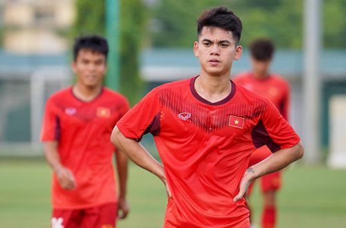  Đối thủ lớn nhất của U19 Việt Nam ở giải U19 Đông Nam Á tới chính là chủ nhà Indonesia, đội bóng có 2 ngôi sao U23 là Ronaldo Kwateh và Marselino Ferdinan, được dẫn dắt bởi HLV trứ danh Shin Tae-yong. 