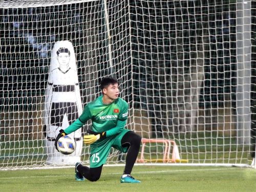 Nhìn lại hành trình từ SEA Games đến U23 châu Á, Văn Chuẩn nói: “Tôi nghĩ giải đấu nào cũng quan trọng. Chẳng có giải đấu nào cho phép mình hời hợt. Đông Nam Á hay châu Á thì tôi vẫn phải cố gắng. Tôi còn trẻ, chưa được thi đấu mà...