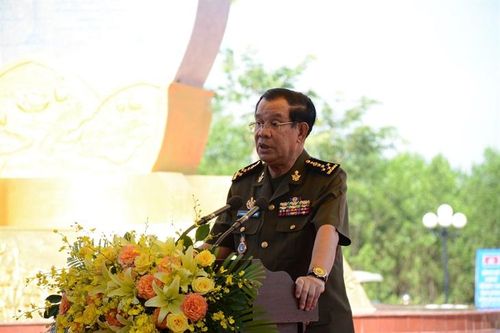 Thủ tướng Hun Sen trò chuyện với nhân dân huyện biên giới Lộc Ninh, tỉnh Bình Phước. Ảnh: Đăng Bảy