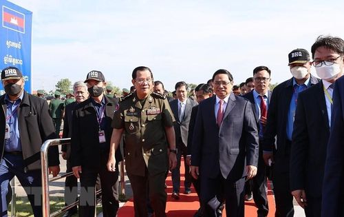  Thủ tướng Phạm Minh Chính đón Thủ tướng Campuchia Samdech Techo Hun Sen sang thăm điểm dừng chân trong hành trình cứu nước tại Khu vực X16. Đây là hoạt động trong Chương trình Lễ kỷ niệm 45 năm Con đường tiến tới đánh đổ chế độ diệt chủng Pol Pot của Thủ tướng Campuchia Hun Sen (Ảnh: Dương Giang/TTXVN) 