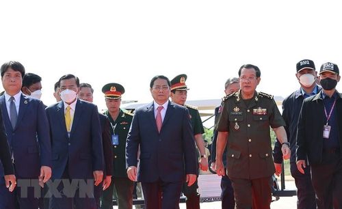  Thủ tướng Campuchia Samdech Techo Hun Sen đón Thủ tướng Phạm Minh Chính dự lễ kỷ niệm 45 năm Con đường tiến tới đánh đổ chế độ diệt chủng Pol Pot. (Ảnh: Dương Giang/TTXVN) 