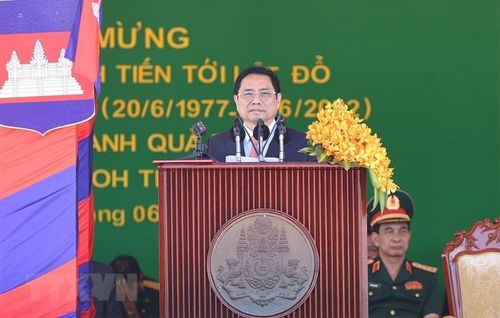  Thủ tướng Phạm Minh Chính phát biểu tại lễ kỷ niệm 45 năm Con đường tiến tới đánh đổ chế độ diệt chủng Pol Pot của Thủ tướng Campuchia Hun Sen. (Ảnh: Dương Giang/TTXVN) 