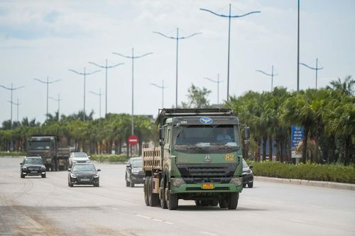 Các phương tiện vận tải đảm bảo an toàn giao thông.