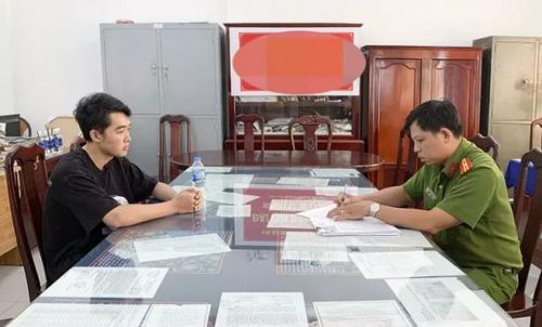 Trương Quang Anh Đức kẻ lừa đảo hàng trăm sinh viên ra đầu thú cơ quan Công an.