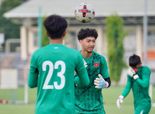 Khi các giải đấu châu Âu khép lại, Duy Thành đã được Liên đoàn Bóng đá Việt Nam (VFF) và HLV Đinh Thế Nam trao cơ hội ở đội U19 Việt Nam.