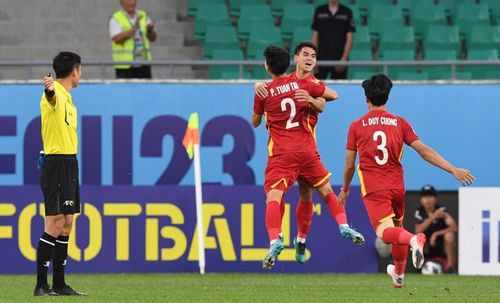 Khuất Văn Khang thần tượng Lionel Messi. Ảnh: AFC.
