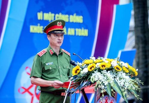 Trung tướng Nguyễn Duy Ngọc - Thứ trưởng Bộ Công an phát biểu tại lễ mít tinh sáng 23/6