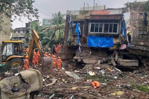 Hiện trường vụ sập nhà. Ảnh: Indian Express.