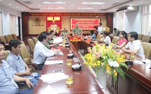 Đại diện các cơ quan báo chí Trung ương và địa phương tham gia buổi gặp mặt thông tin về Hội thi ĐL, BS, VT CAND - Khu vực phía Nam, năm 2022 tại Công an tỉnh Thừa Thiên-Huế.