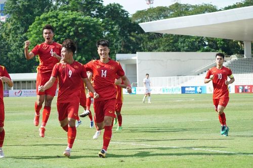 Ba cầu thủ chơi hay nhất của U19 Việt Nam ở trận đấu này là Quốc Việt (số 9), Văn Trường (số 14) và Văn Khang (số 10) đều lập công. Ảnh: VFF.
