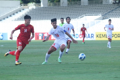 U19 Việt Nam chủ động pressing tầm cao ngay những phút đầu tiên trận đấu. Ảnh: VFF